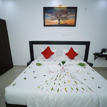 The Hotel Paradise Gorakhpur Extérieur photo