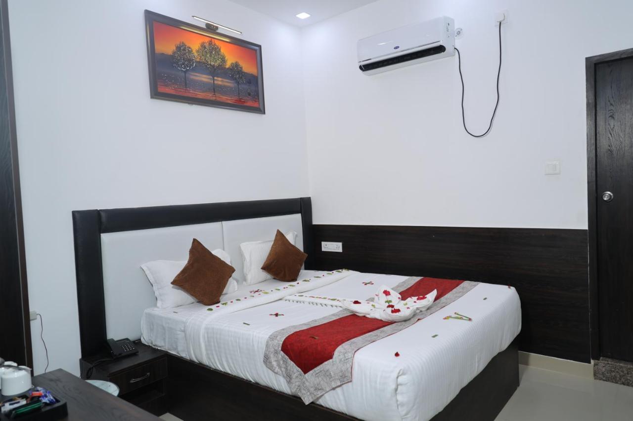 The Hotel Paradise Gorakhpur Extérieur photo